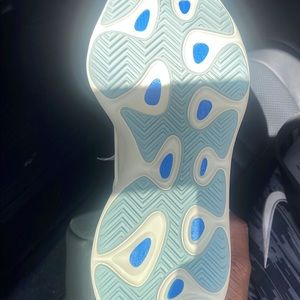 YEEZY 700 AZAEL SIZE 9.5